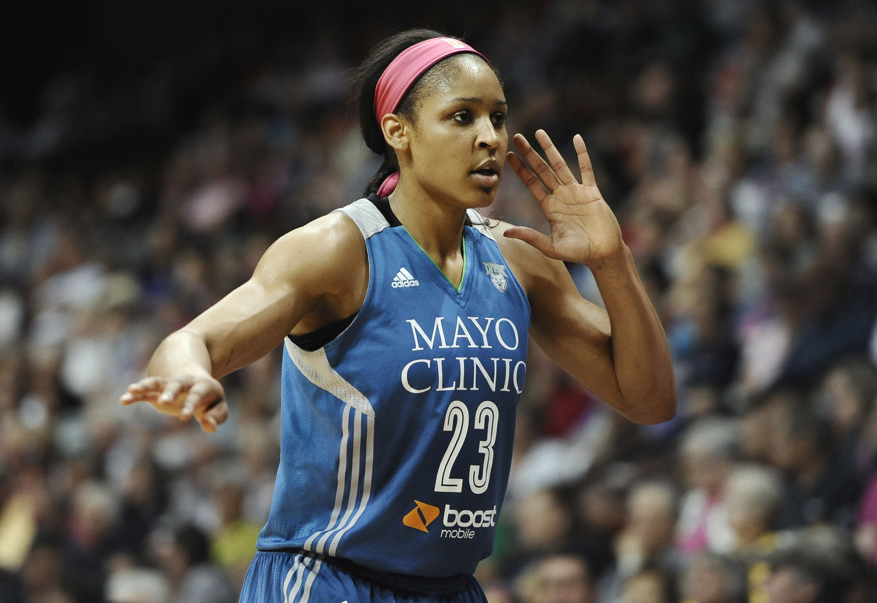 2014: Maya Moore scores 40 points in fourth straight game